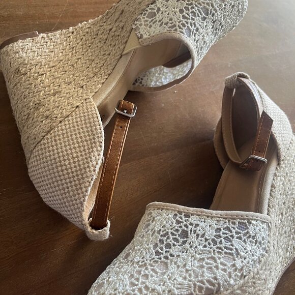 Torrid Cream Ivory Lace Espadrille Wedge Heels Size 8W Ankle Strap 4.5" Platform - Picture 2 of 11